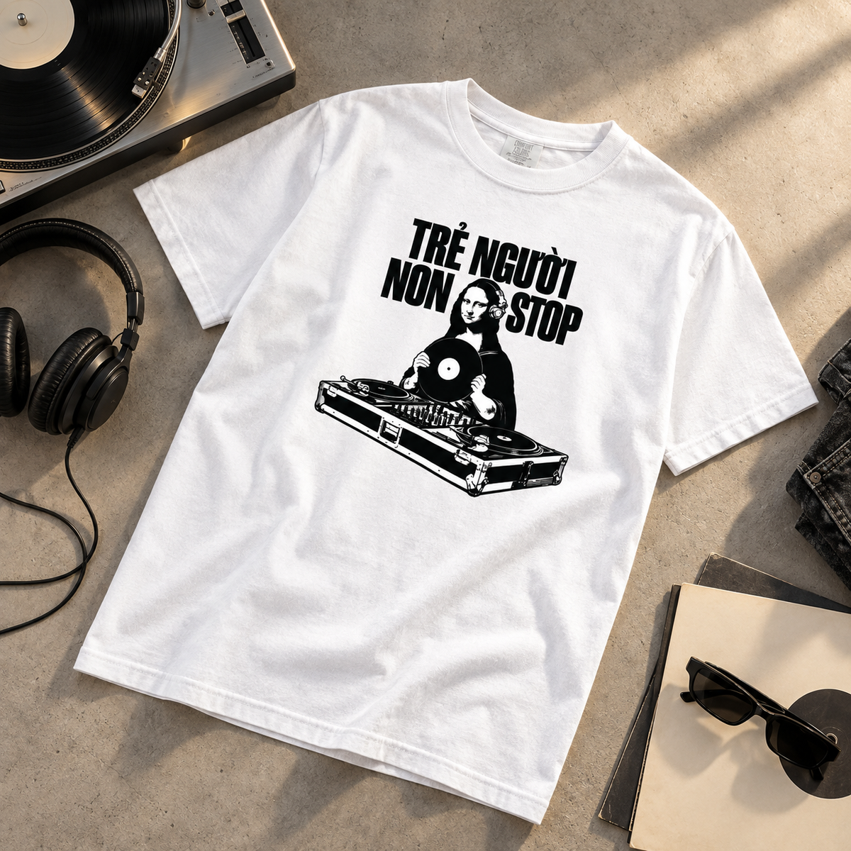 Trẻ Người Non Stop Mona Lisa DJ Graphic Tee